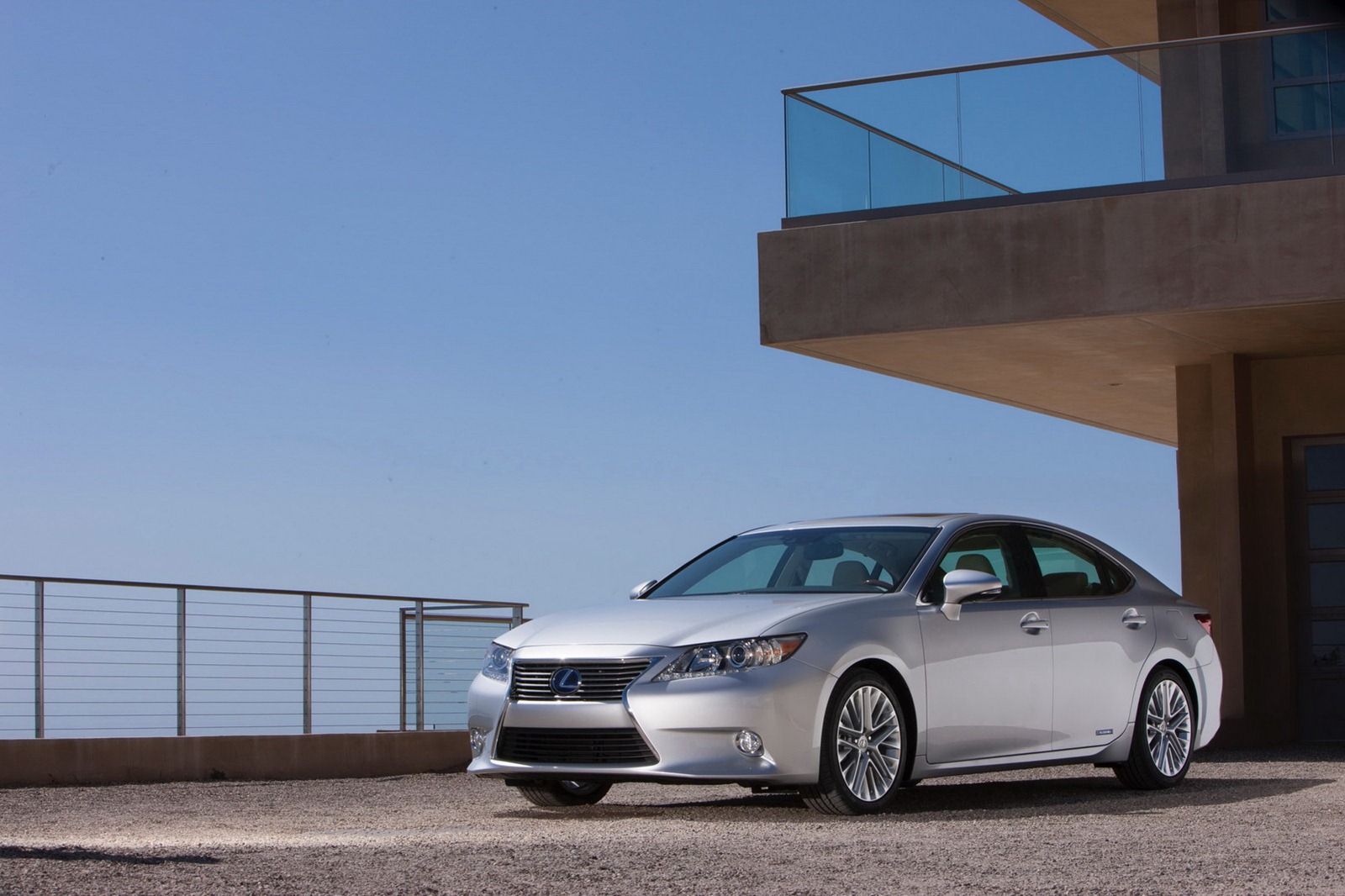 2013-Lexus-ES-6[2].jpg
