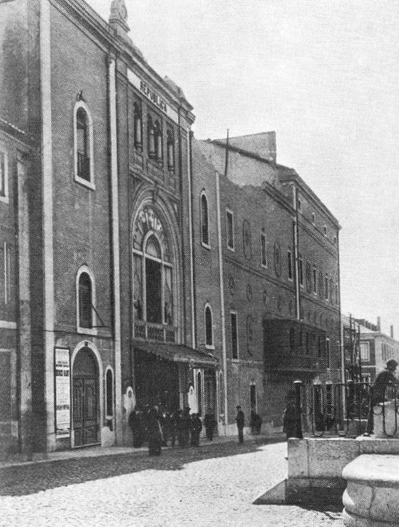 [Teatro-D.-Amlia.3-na-manh-seguinte1.jpg]