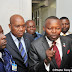 Vital Kamerhe (au centre) entouré des membres de l'opposition, lundi 17 janvier 2011 au quartier général de la Monusco.