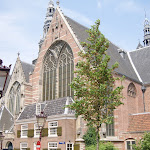 DSC00840.JPG - 31.05.2013.  Amsterdam - włóczęga po zaułkach; w tle Oude Kerk