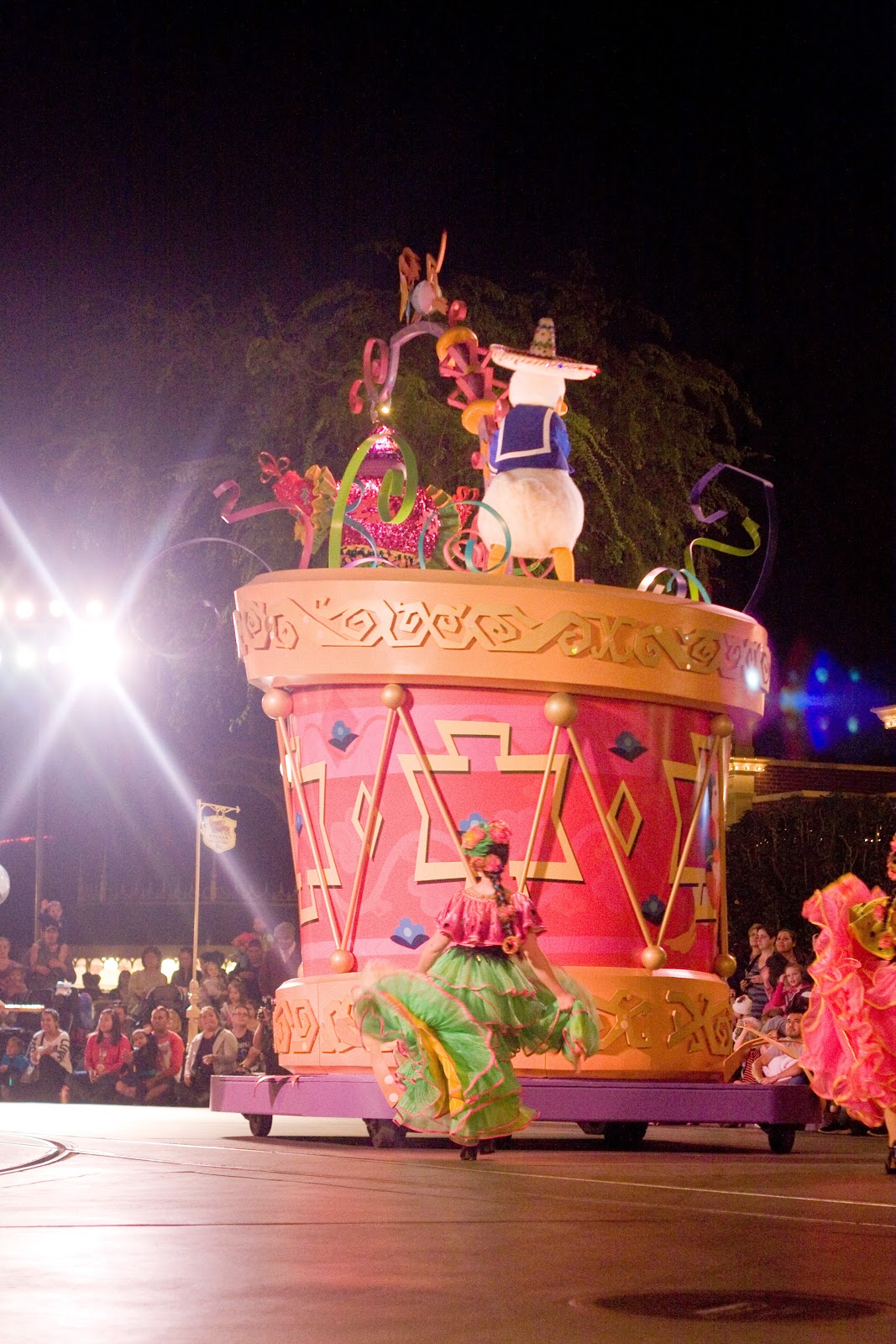 [soundtastic%2520parade%2520donald%2520duck%255B7%255D.jpg]