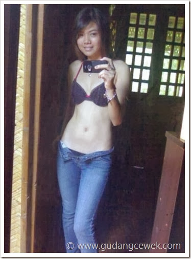 NamiHotPic – Berikut ini adalah foto-foto panas cewek di depan