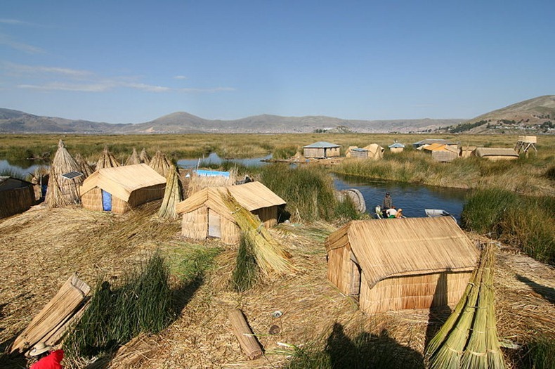 uros-floating-island-3 uros-floating-island-3