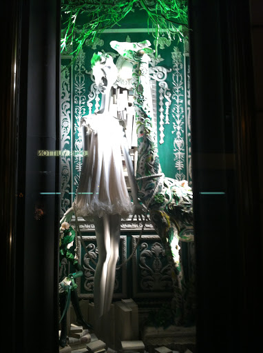 This appliqued giraffe stole the show in this smaller window.