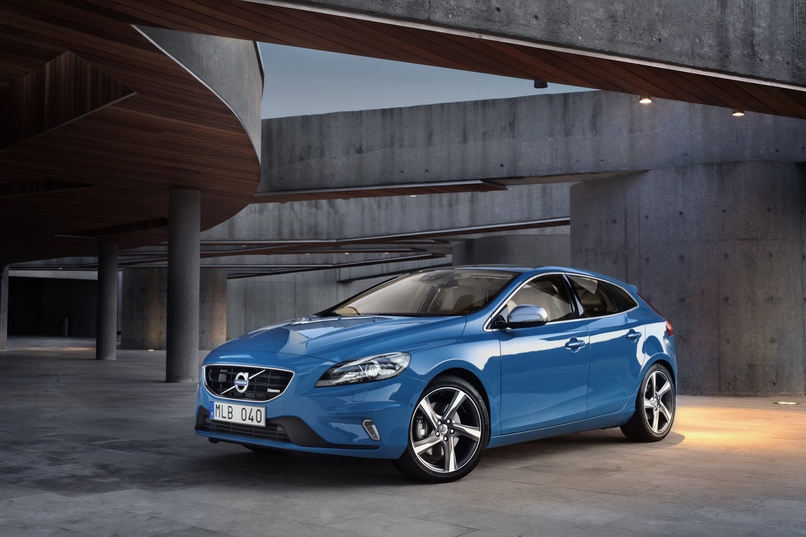 [2014-Volvo-V40-4%255B2%255D.jpg]