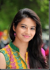 isha chawla smart pic