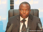 Pasteur Ngoy Mulunda, président de la Ceni, lors de la publication des listes provisoires des candidatures à l’élection présidentielle 2011 le 15/09/2011 à Kinshasa. Radio Okapi/ Ph. John Bompengo