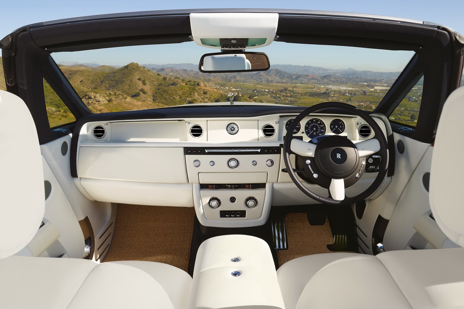 2013-Rolls-Royce-Phantom-Series-II-47[2].jpg
