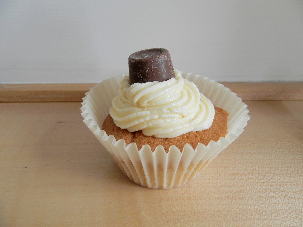 [Rolo-cupcake5.jpg]