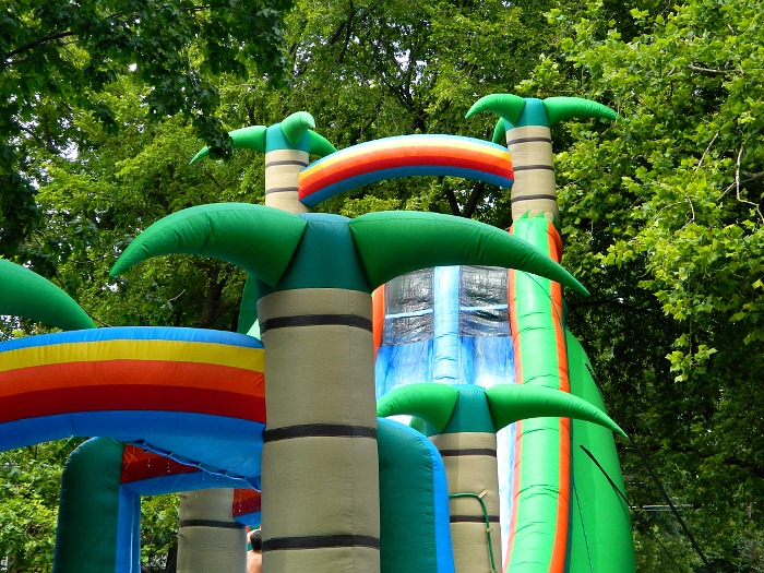 [chicago_block_party_inflatable_water_slide%255B4%255D.jpg]