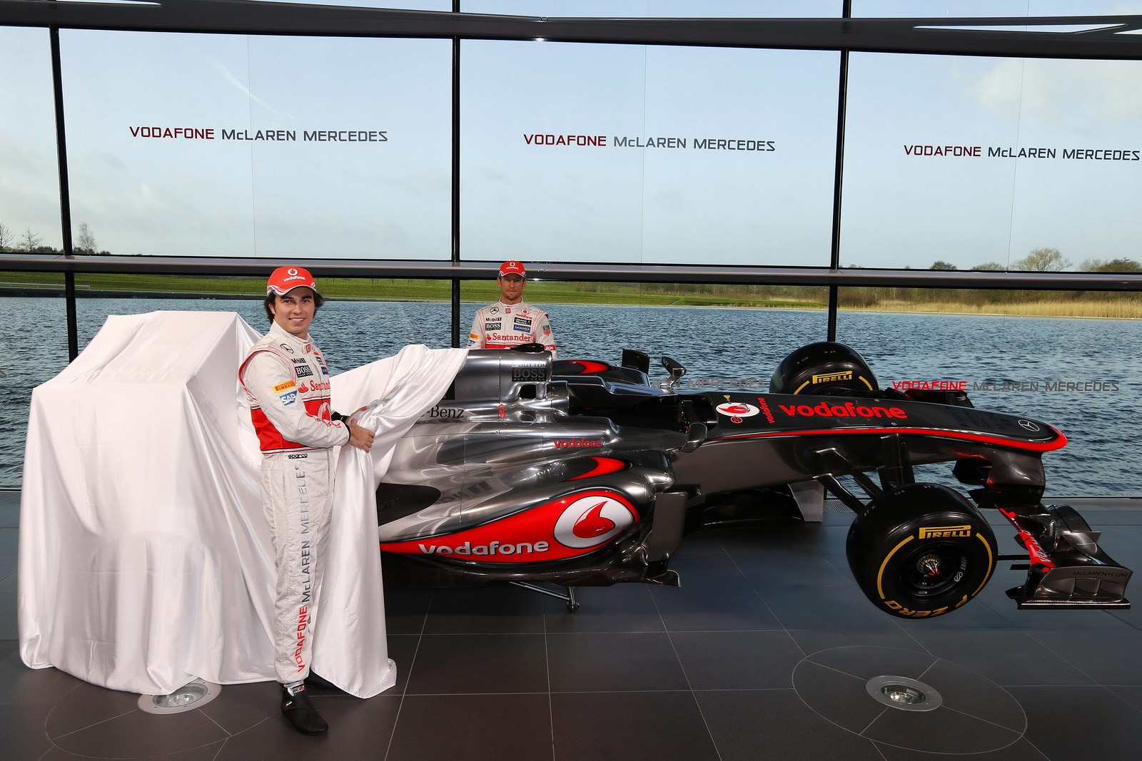 [McLaren-MP4-28-2%255B2%255D.jpg]