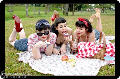 Retro_Picnic_by_kalinaa