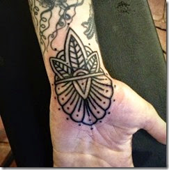 Krasivye-tatuirovki-na-zapiast`e_Beautiful-tattoo-on-the-wrist (28)