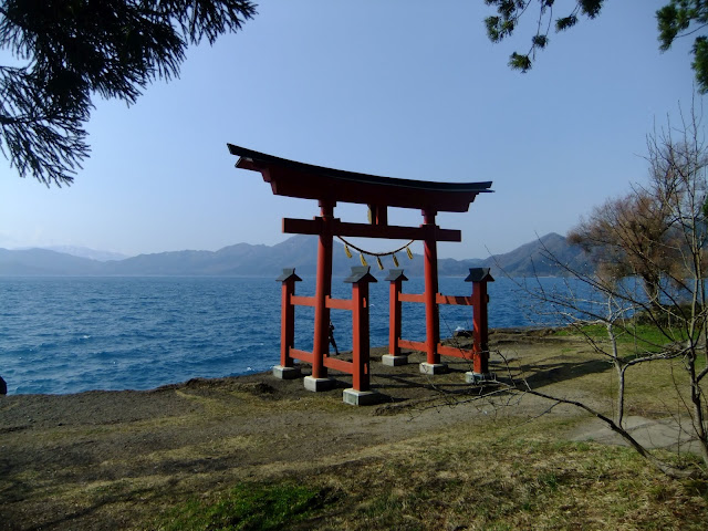 田沢湖畔 御座石神社