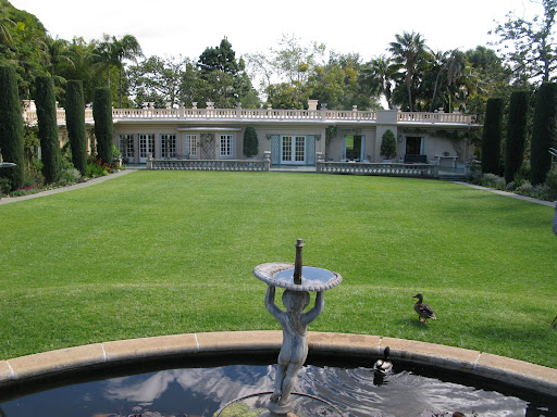 Looking toward the mansion.