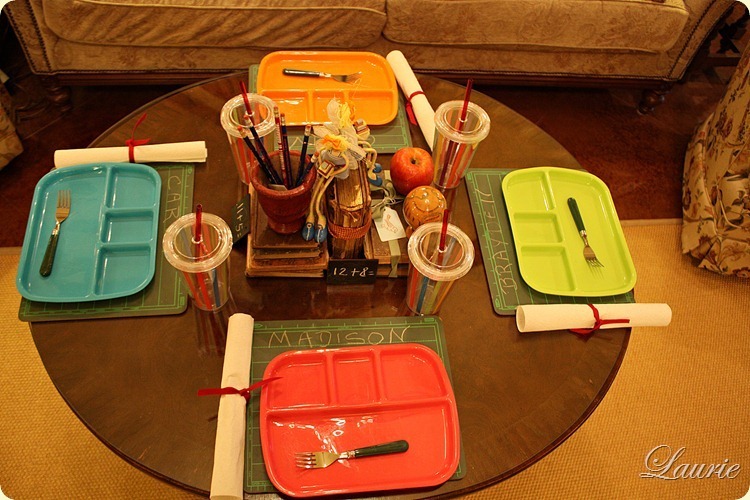 TABLE BACK TO SCHOOL