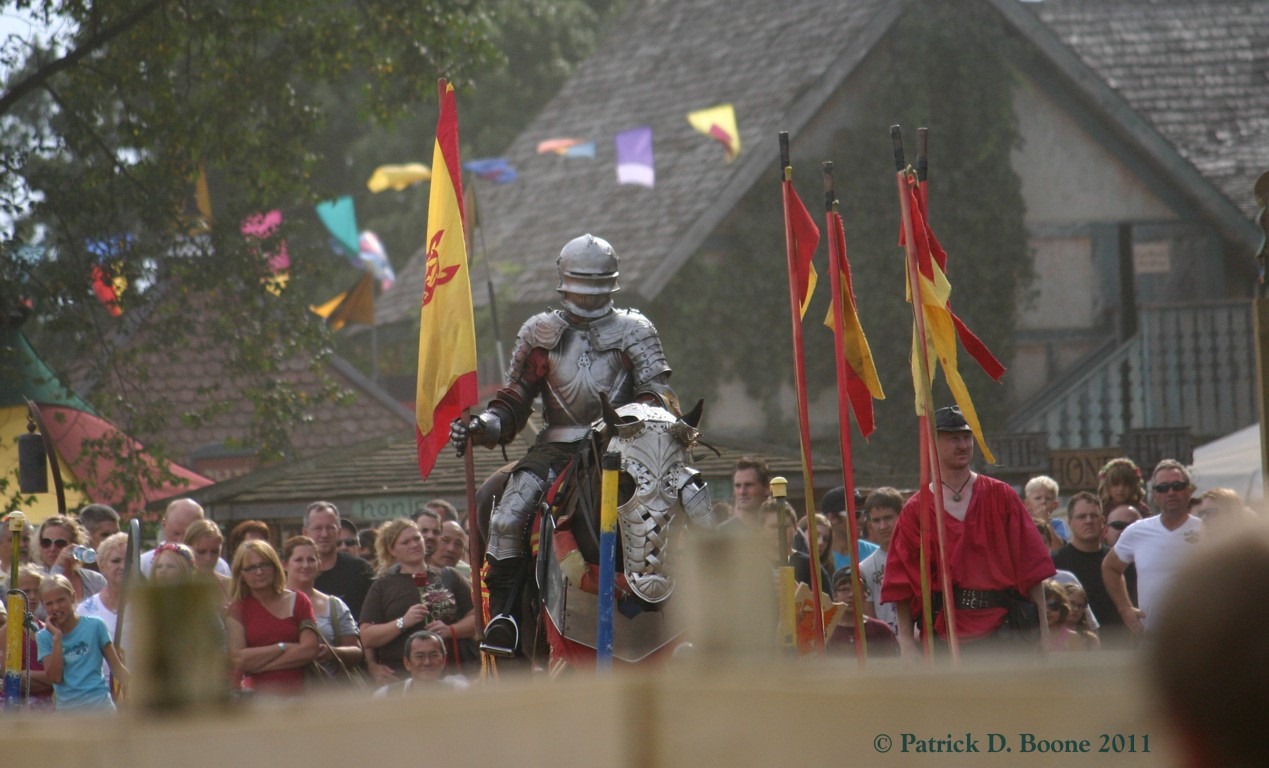 [RenFest-2011-78-Readying-for-Combat1%255B1%255D.jpg]