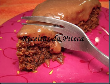 Bolo moka de chocolate e caramelo-fatia. Bolo moka de chocolate e caramelo-fatia.