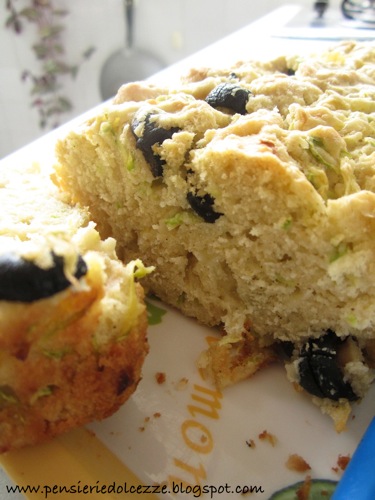 Cake salato zucchini olive e feta 8