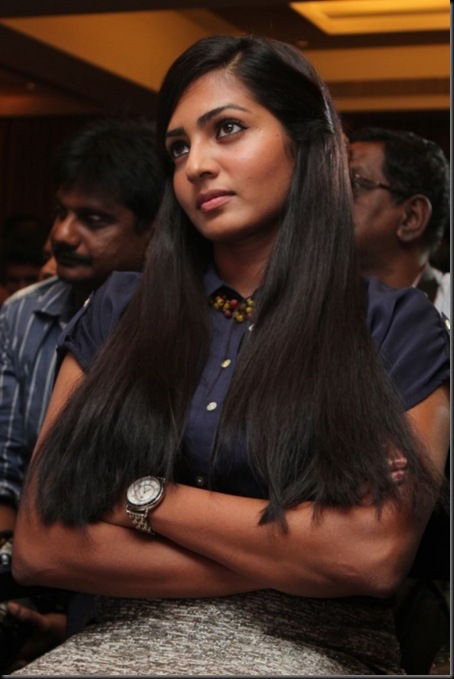tamil-actress-parvathi-menon-latest-stills12