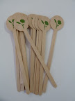 Stir sticks from ForYourParty.com boasted an isolated bloom from the floral suite by Elum.