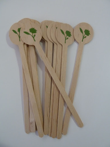 Stir sticks from ForYourParty.com boasted an isolated bloom from the floral suite by Elum.