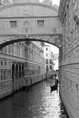 [66%2520Bridge%2520of%2520Sighs%2520gondola%255B3%255D.jpg]
