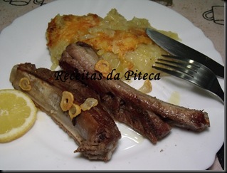 Entrecosto de porco com alho-empratado Entrecosto de porco com alho-empratado