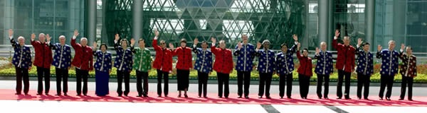 [APEC_Leaders%2527_Meetinga_2001_Shanghai%255B1%255D.jpg]