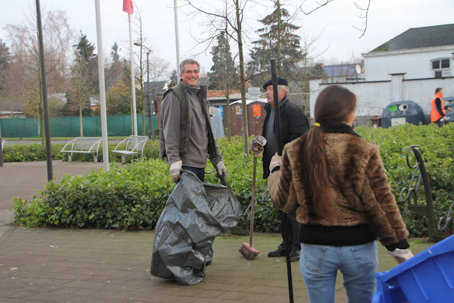 Opkuis kerstboomverbranding: Foto