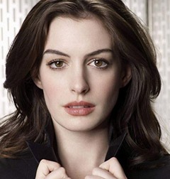 Anne Hathaway mentőcsónakban próbál új életet kezdeni Anne Hathaway mentőcsónakban próbál új életet kezdeni