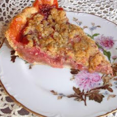 Rhubarb Strawberry Crumb Pie