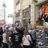 Turistes comprant al centre de València.