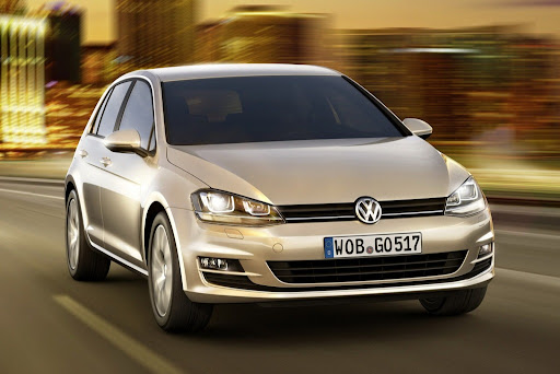 2013-Volkswagen-Golf-7-Official-8.jpg