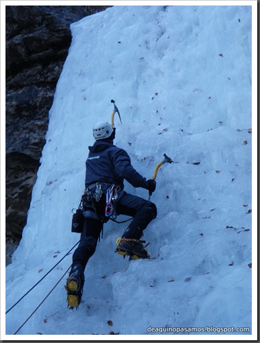 Cascada de Hielo de La Sarra 250m WI4  85º (Valle de Pineta, Pirineos) (Isra) 8218