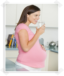 femme-enceinte-hydratation-eau