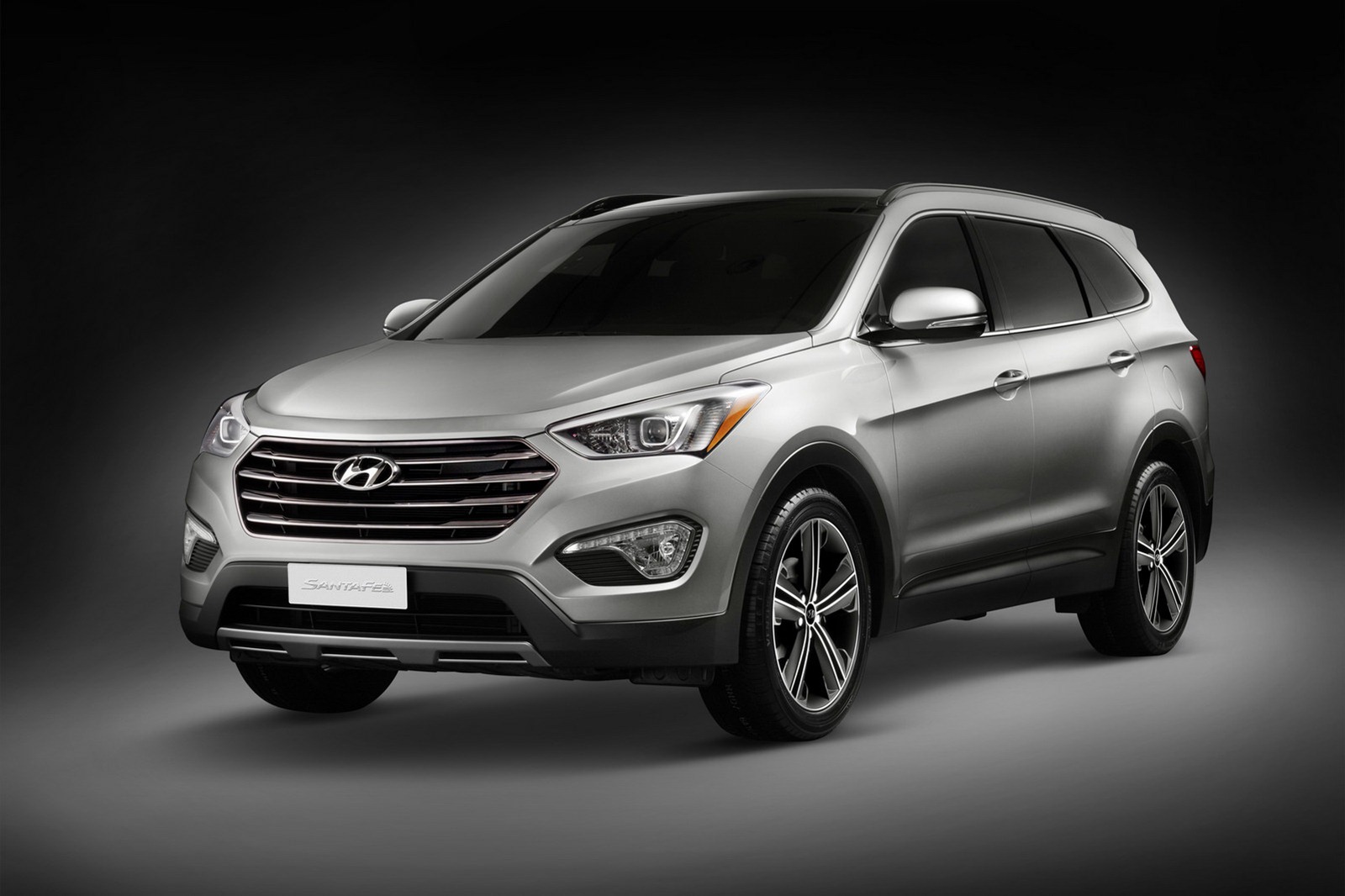 2013-Hyundai-Santa-Fe-LWB-2[2].jpg