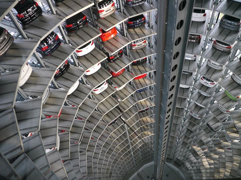 برج خودرو در کارخانه ی فولکس واگن - ولفسبورگ آلمان