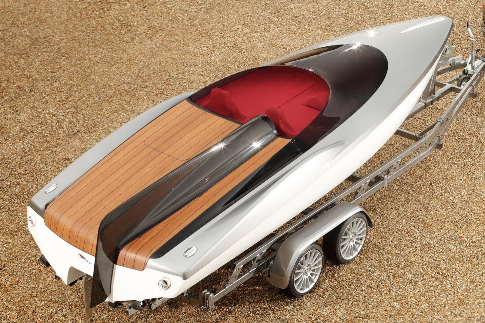 [Jaguar-XF-Sportbrake-Speedboat-34%255B2%255D.jpg]