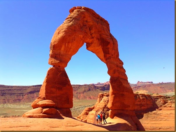 delicate arch group shot