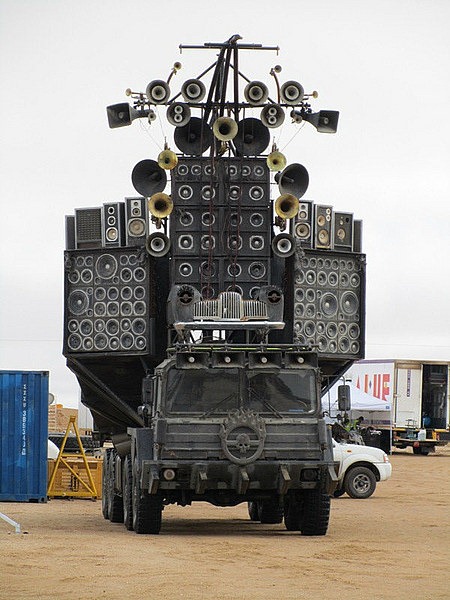 Járművek minden mennyiségben a Mad Max Fury Road forgatásán 01