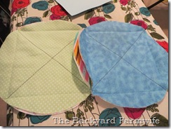 circle raggedy quilt - The Backyard Farmwife