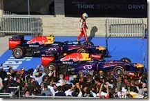 Alonso passa vicino alle due Red Bull