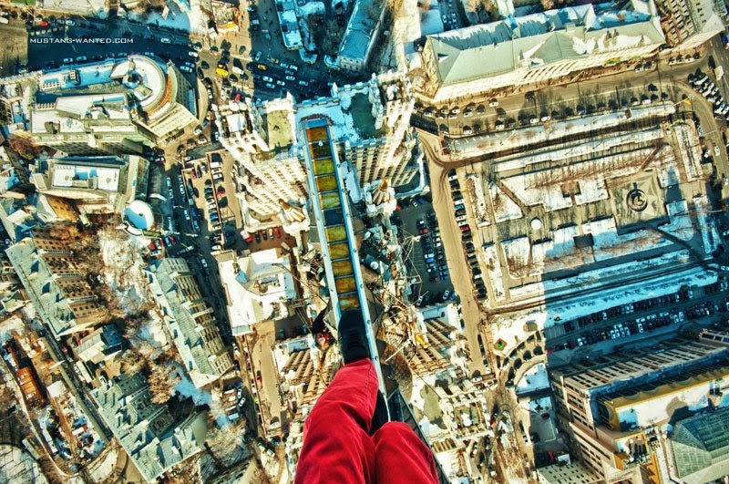 [extreme-rooftopping-skywalking-photo%255B10%255D.jpg]