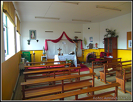 Sala de aula da escola de Castelo Branco, Mogadouro, transformada temporariamente em Igreja, durante a reforma da Igreja Matriz