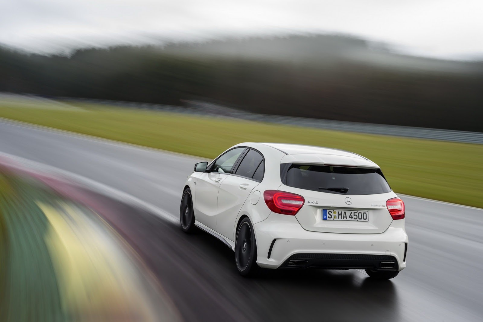 [Mercedes-A45-AMG-25%255B2%255D.jpg]