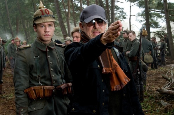 war-horse-steven-spielberg-movie-set-photo-01-600x398
