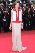 Mila Jovovich look 01