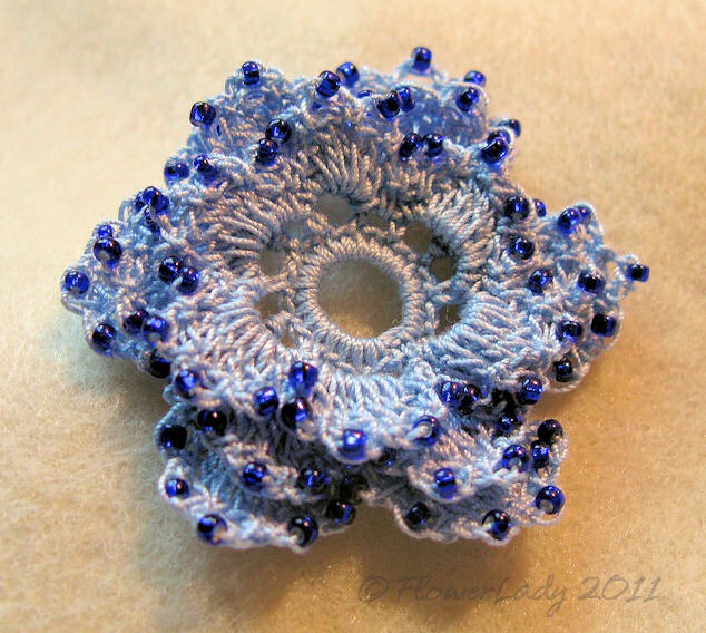 [12-08-crochet-bead-blue-rose%255B5%255D.jpg]
