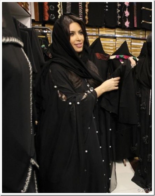 Kim Kardishan Wearing Abaya In Dubai2
